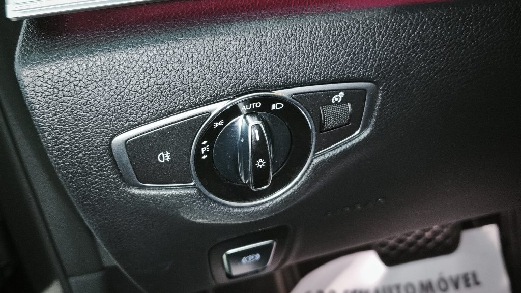 Mercedes Benz E 300 de Avantgarde cheio