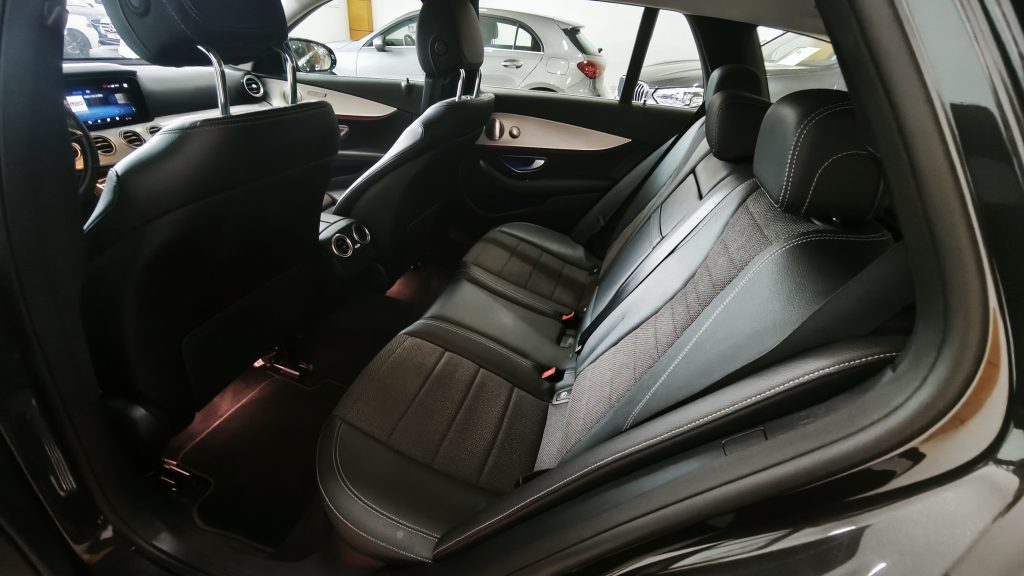 Mercedes Benz E 300 de Avantgarde cheio