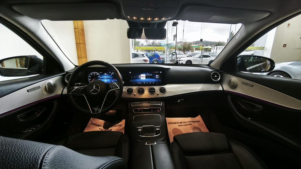 Mercedes Benz E 300 de Avantgarde cheio