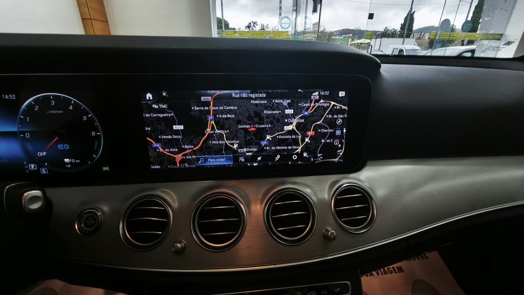 Mercedes Benz E 300 de Avantgarde cheio