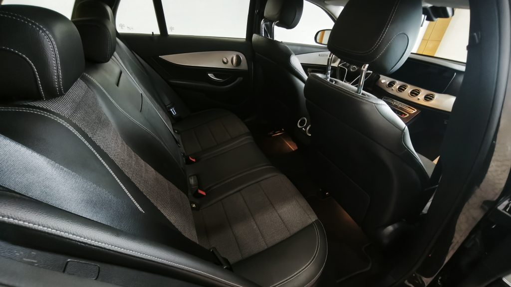 Mercedes Benz E 300 de Avantgarde cheio