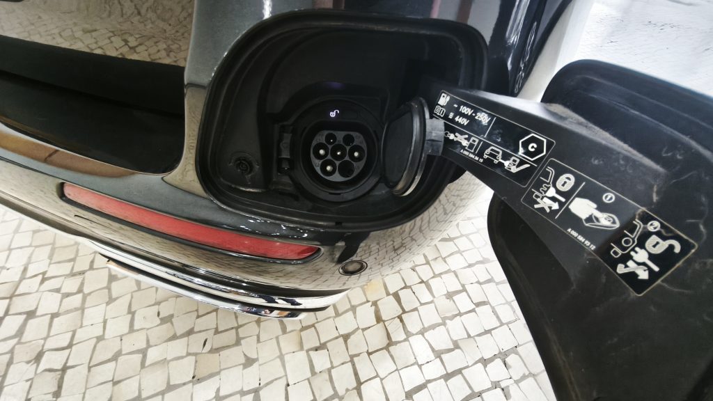 Mercedes Benz E 300 de Avantgarde cheio