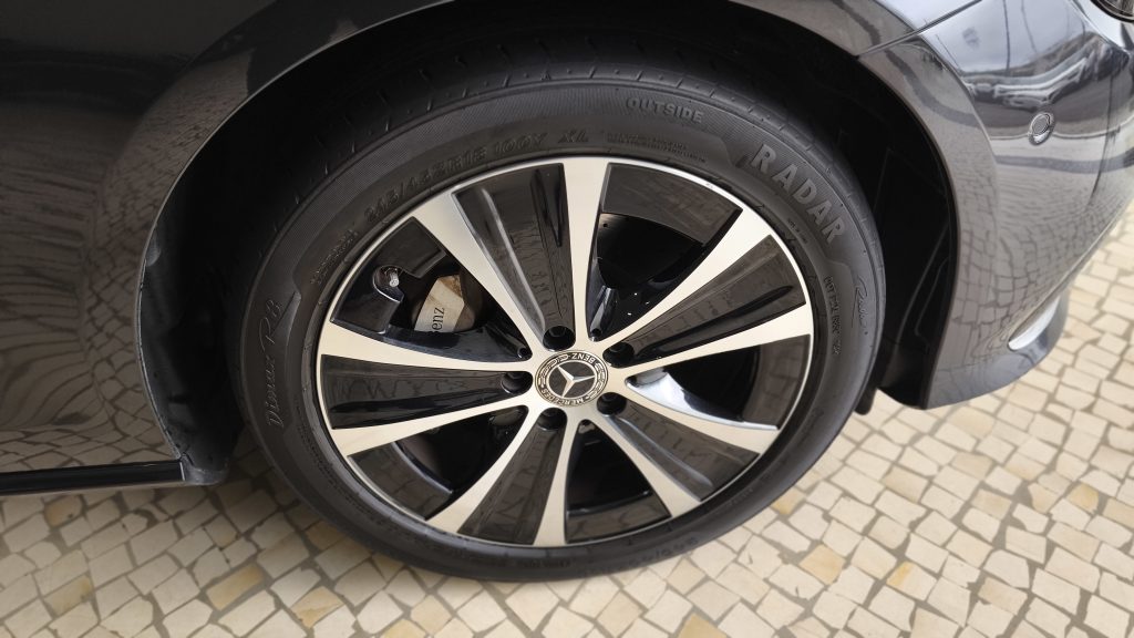 Mercedes Benz E 300 de Avantgarde cheio