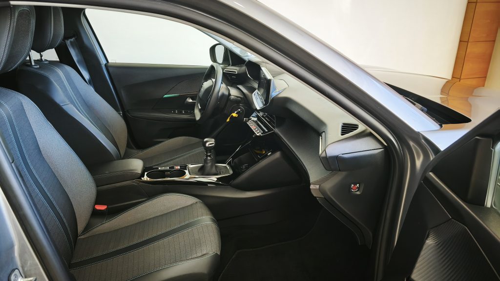 Peugoet 2008 1.2 Pure TECH ALLURE 5P cheio