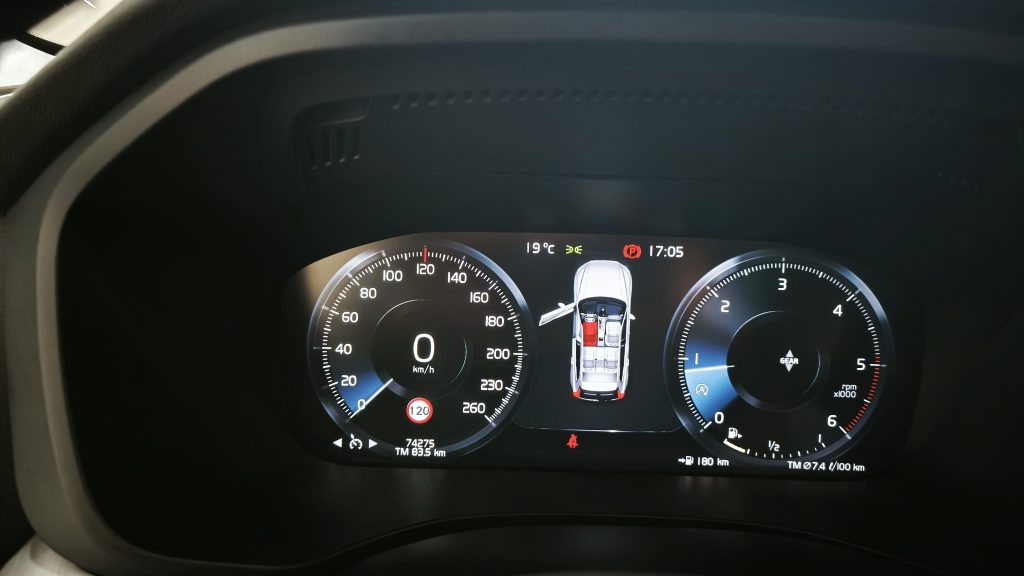 Volvo XC60 D3 150 MOMENTUM PLUS 150HP cheio