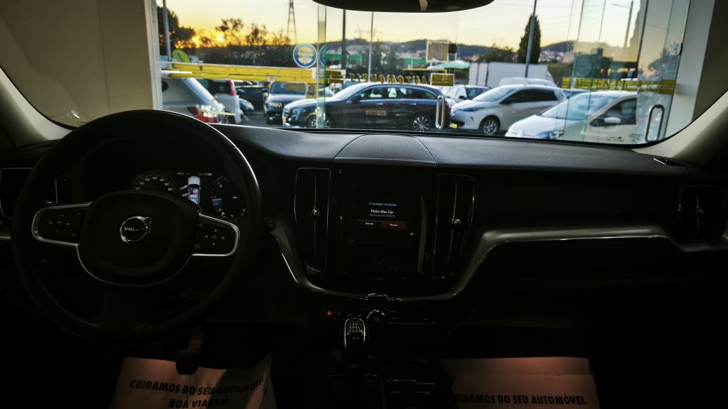 Volvo XC60 D3 150 MOMENTUM PLUS 150HP cheio