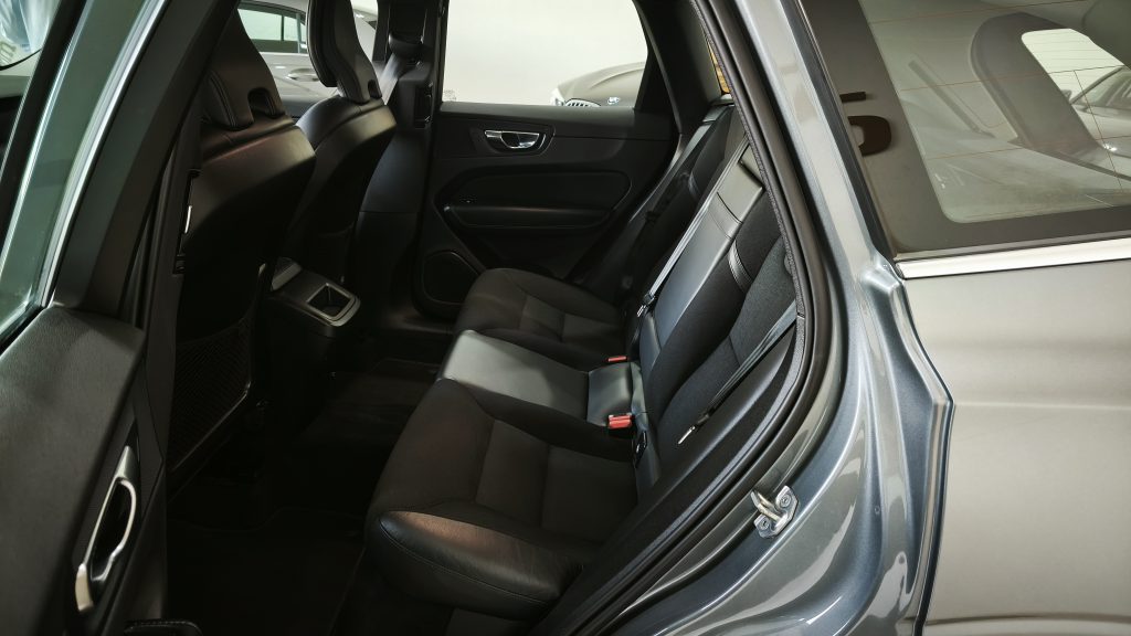 Volvo XC60 D3 150 MOMENTUM PLUS 150HP cheio