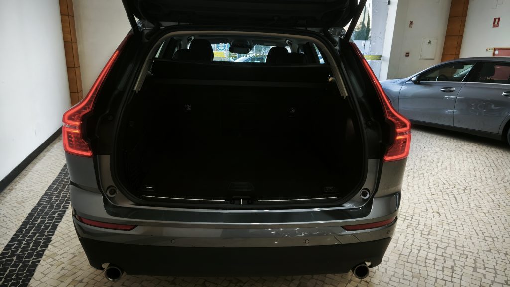 Volvo XC60 D3 150 MOMENTUM PLUS 150HP cheio