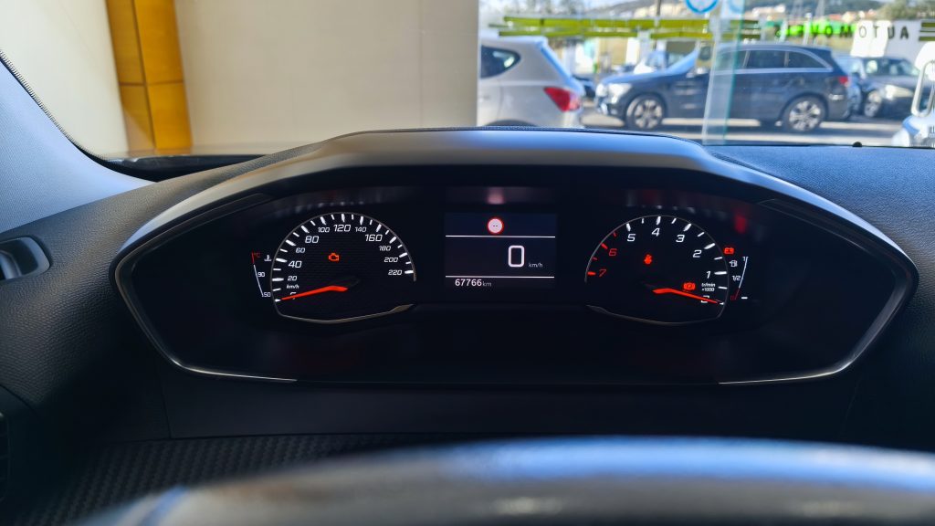 Peugoet 2008 1.2 Pure TECH ALLURE 5P cheio