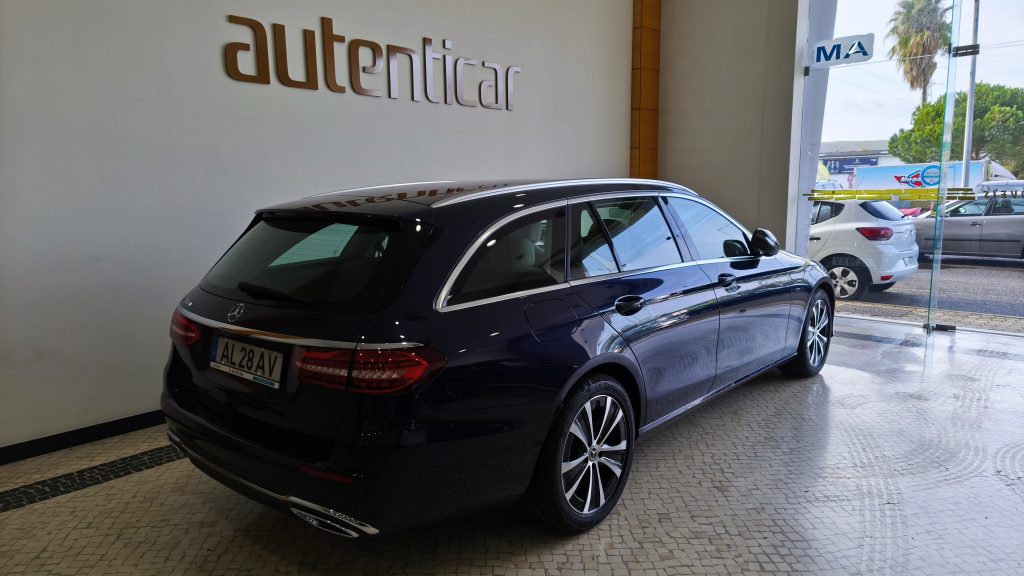 Mercedes Benz E 300 de Avantgarde cheio