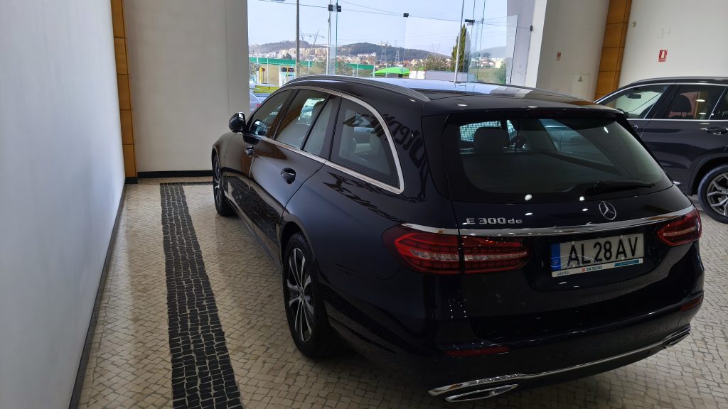 Mercedes Benz E 300 de Avantgarde cheio