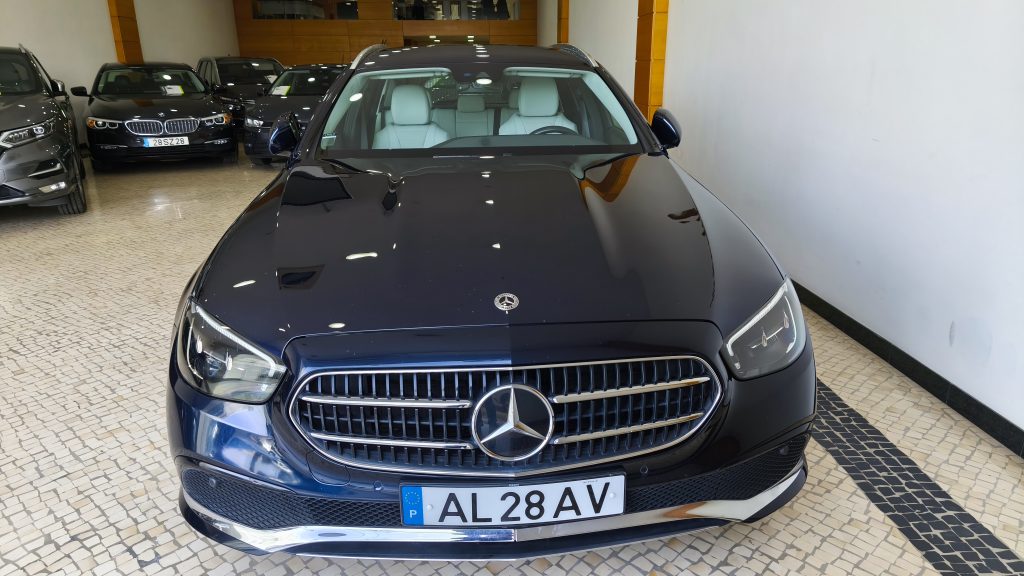 Mercedes Benz E 300 de Avantgarde cheio
