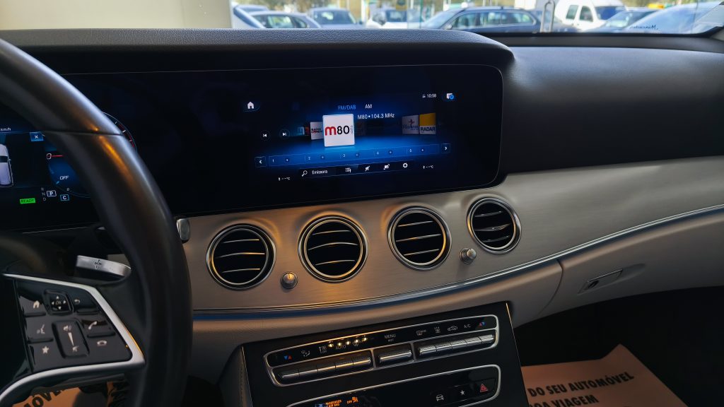 Mercedes Benz E 300 de Avantgarde cheio