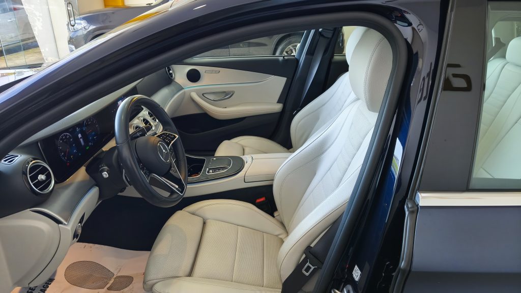 Mercedes Benz E 300 de Avantgarde cheio