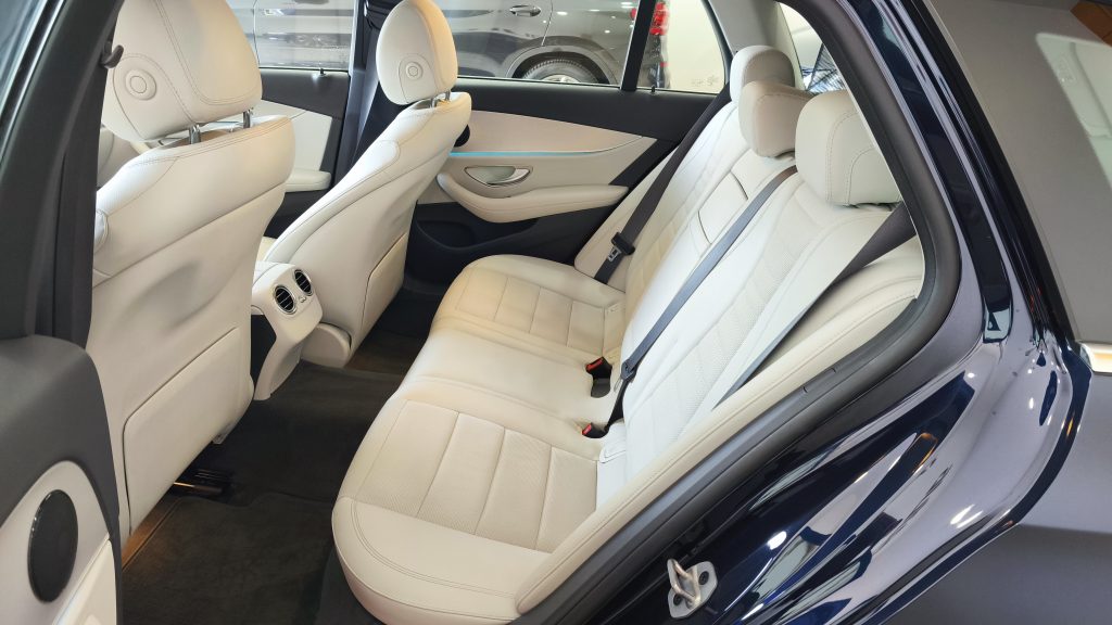 Mercedes Benz E 300 de Avantgarde cheio