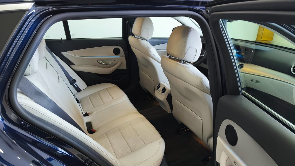 Mercedes Benz E 300 de Avantgarde cheio