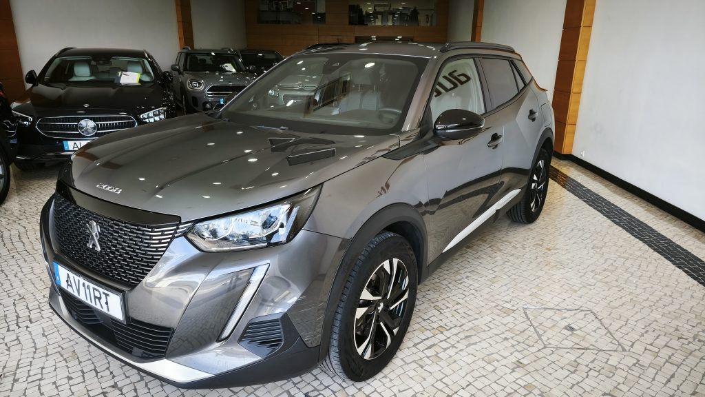 Peugeot 2008 1.5 BlueHdi Allure EAT8 cheio