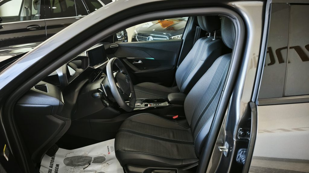 Peugeot 2008 1.5 BlueHdi Allure EAT8 cheio