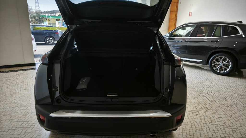 Peugeot 2008 1.5 BlueHdi Allure EAT8 cheio