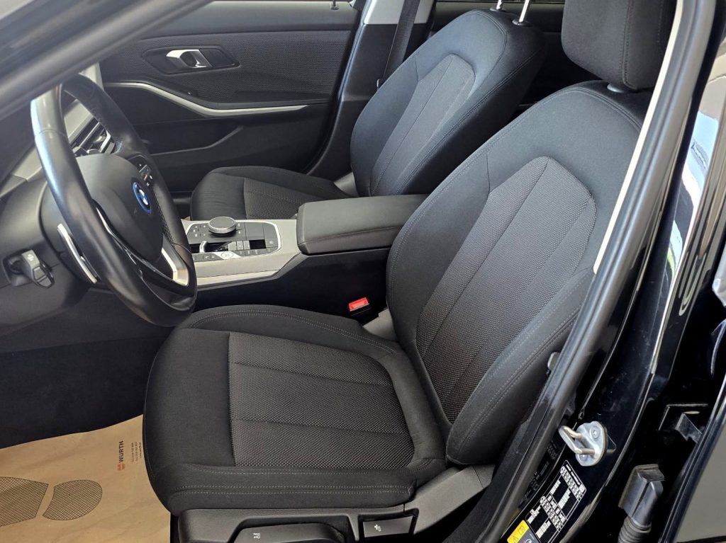 BMW 320e Touring Plug-in-Hybrid Pack Essence cheio
