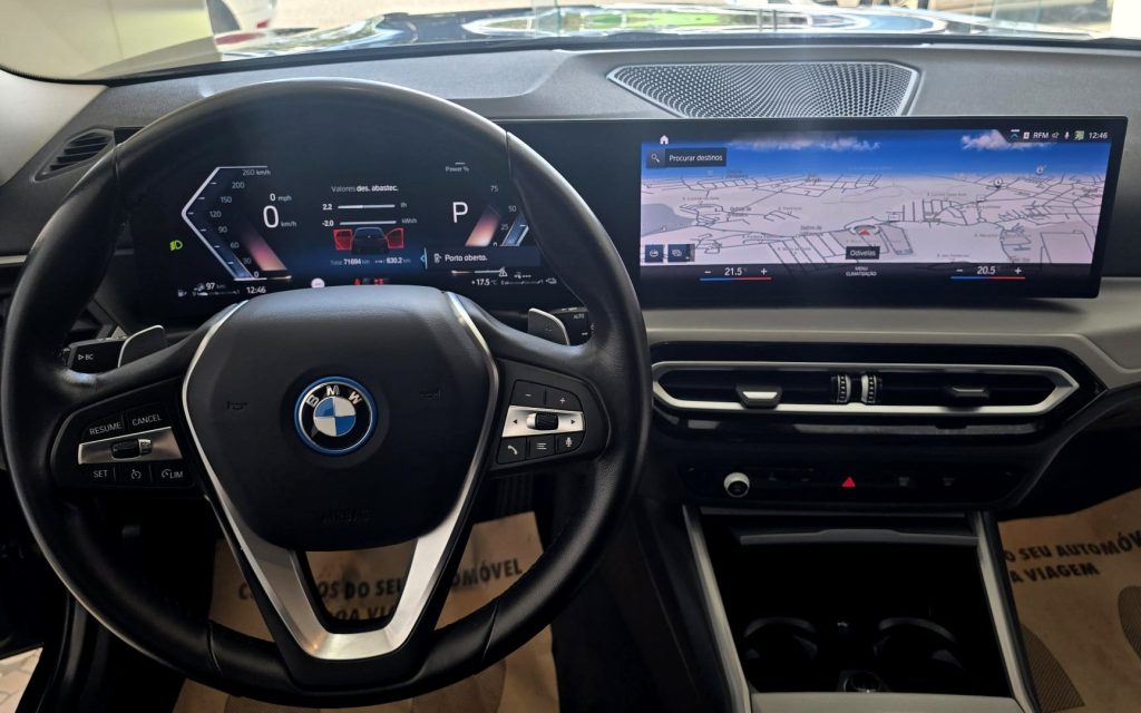 BMW 320e Touring Plug-in-Hybrid Pack Essence cheio
