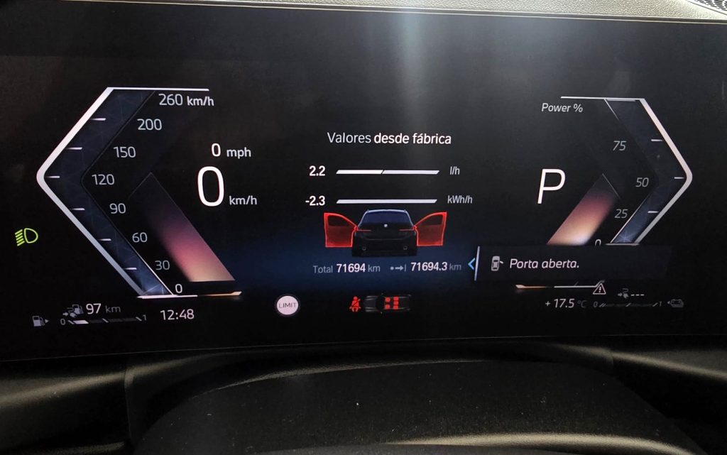 BMW 320e Touring Plug-in-Hybrid Pack Essence cheio