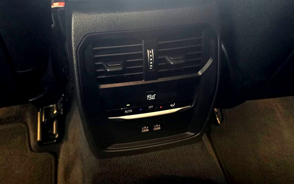 BMW 320e Touring Plug-in-Hybrid Pack Essence cheio