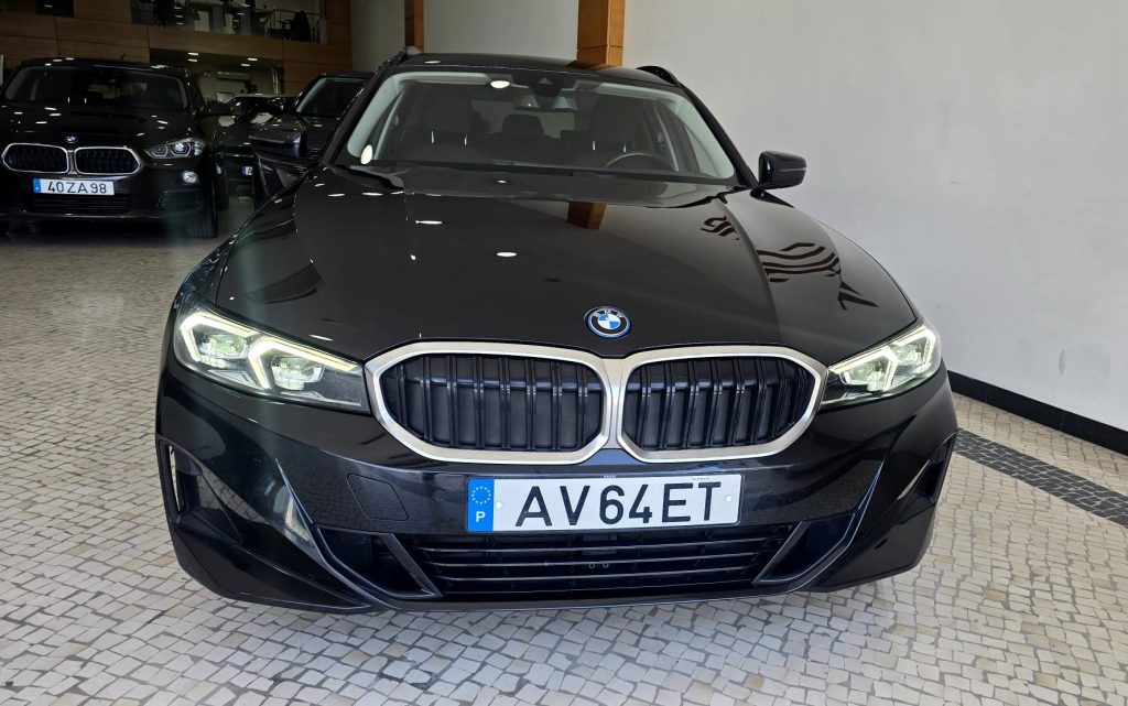 BMW 320e Touring Plug-in-Hybrid Pack Essence cheio