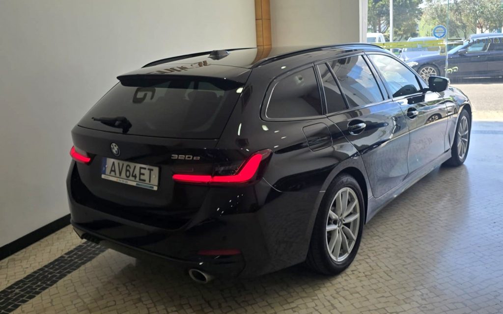 BMW 320e Touring Plug-in-Hybrid Pack Essence cheio