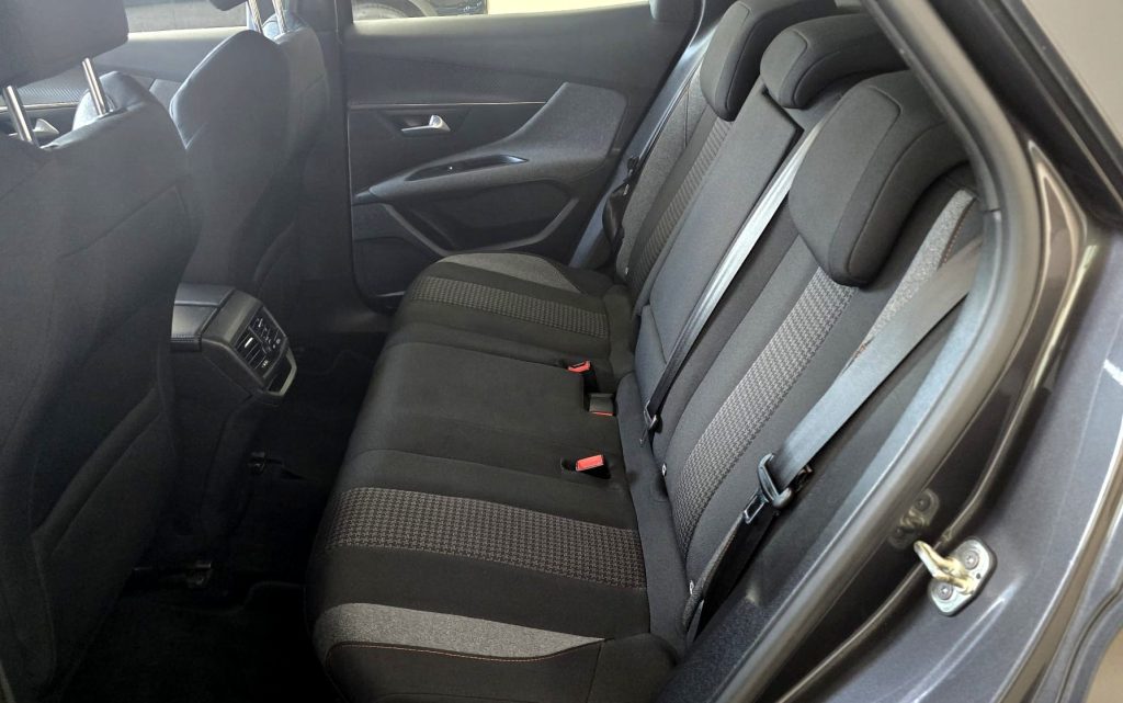 Peugeot 3008 1.5 BlueHDi Active Pack cheio