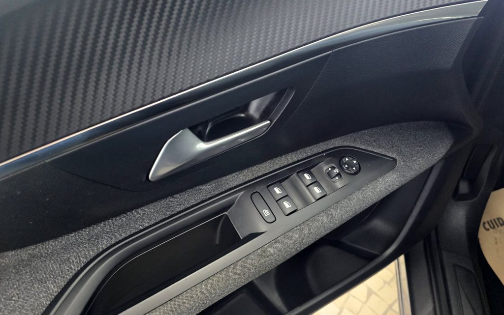 Peugeot 3008 1.5 BlueHDi Active Pack cheio