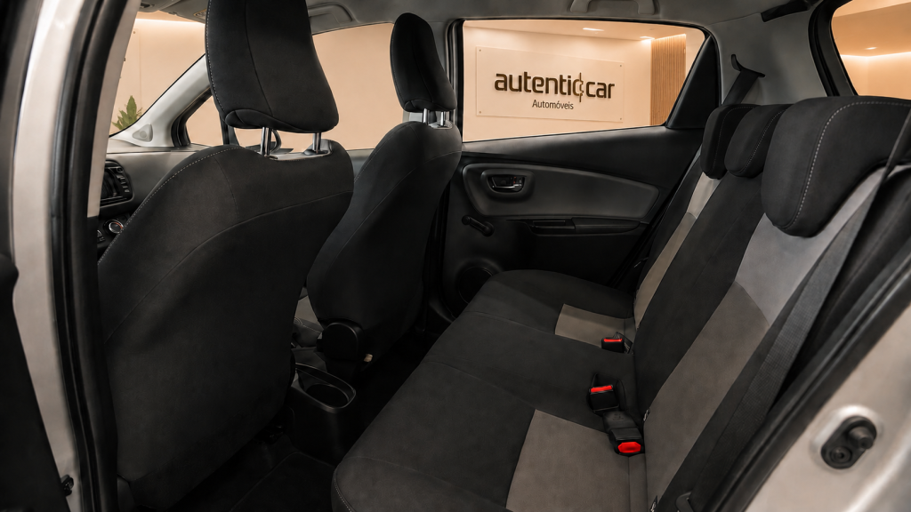 Toyota Yaris 1.0 VVT-i Comfort cheio
