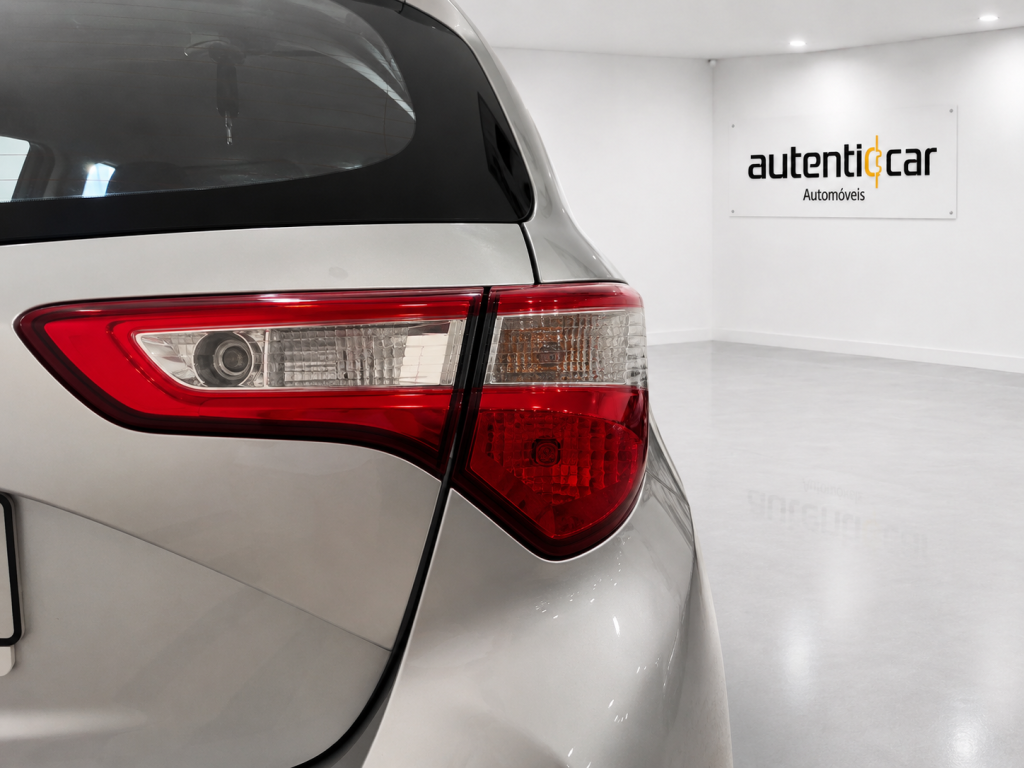 Toyota Yaris 1.0 VVT-i Comfort cheio