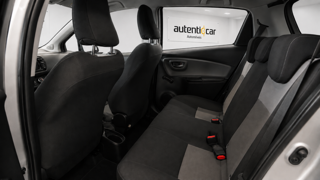 Toyota Yaris 1.0 VVT-i Comfort cheio