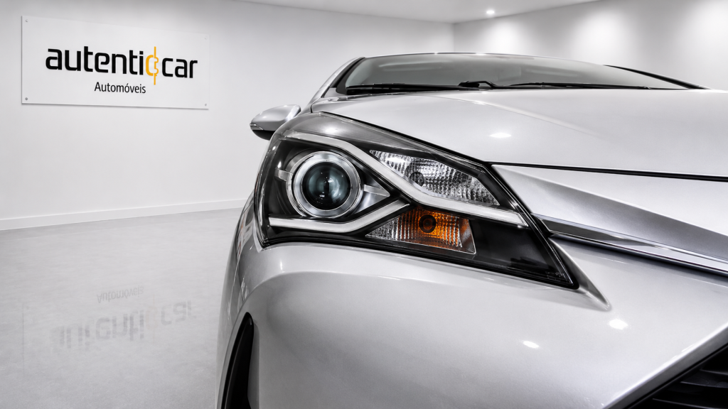 Toyota Yaris 1.0 VVT-i Comfort cheio