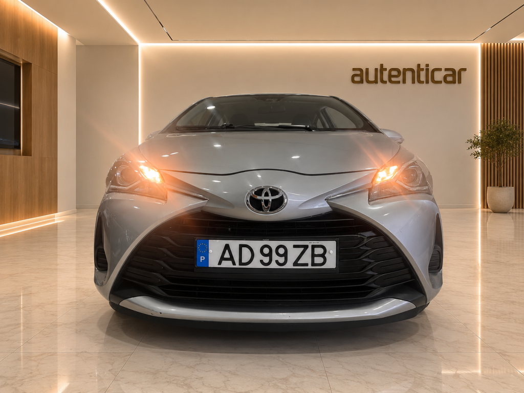 Toyota Yaris 1.0 VVT-i Comfort cheio