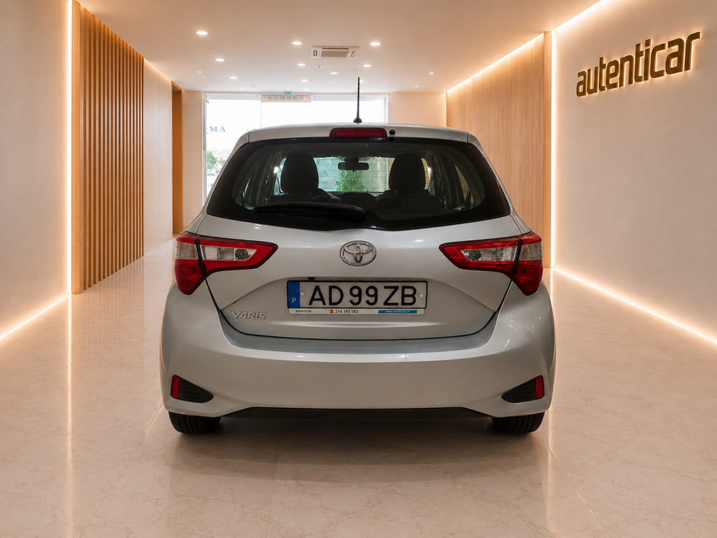 Toyota Yaris 1.0 VVT-i Comfort cheio