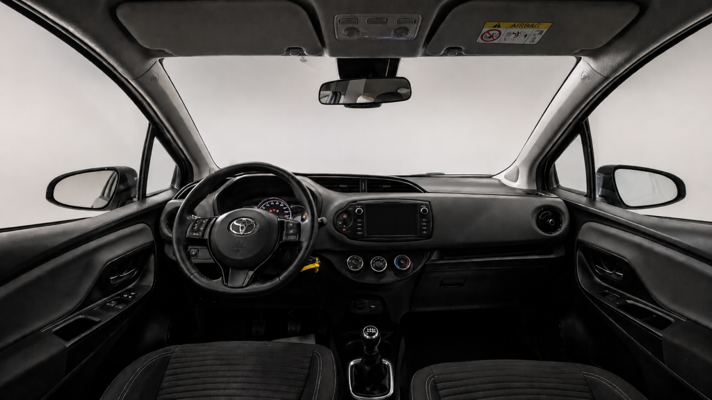 Toyota Yaris 1.0 VVT-i Comfort cheio