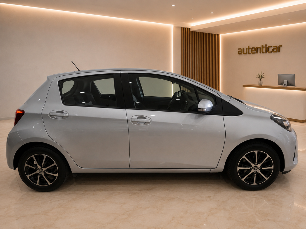 Toyota Yaris 1.0 VVT-i Comfort cheio