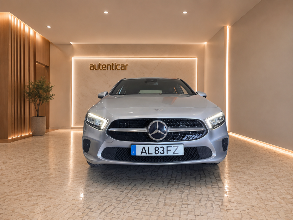 Mercedes Benz A 250 e cheio