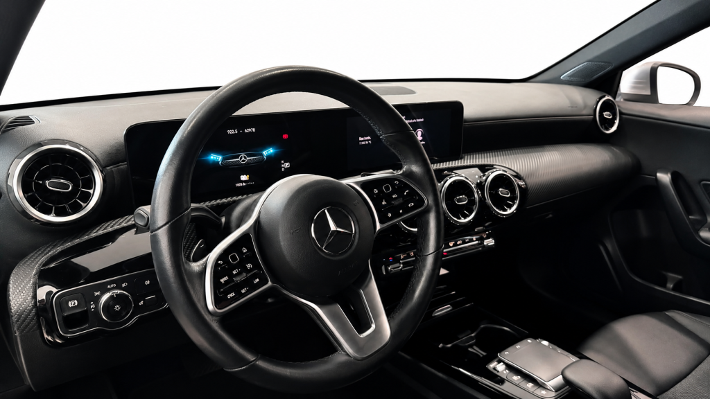Mercedes Benz A 250 e cheio