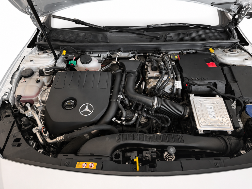 Mercedes Benz A 250 e cheio