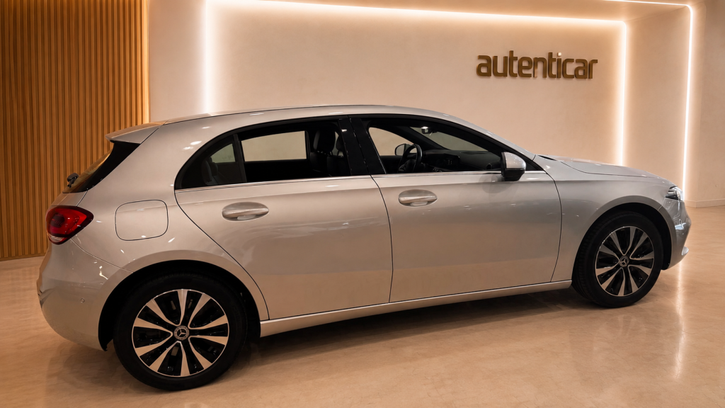 Mercedes Benz A 250 e cheio